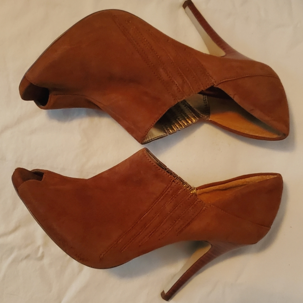 Guess Suede Shooties